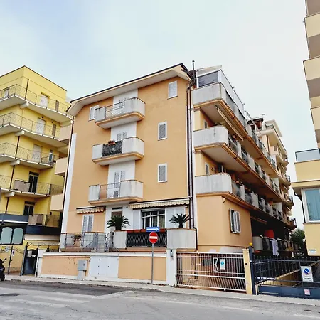 Lisbona Apartment, Seconda Fila Mare Rif A600 Apartamento *