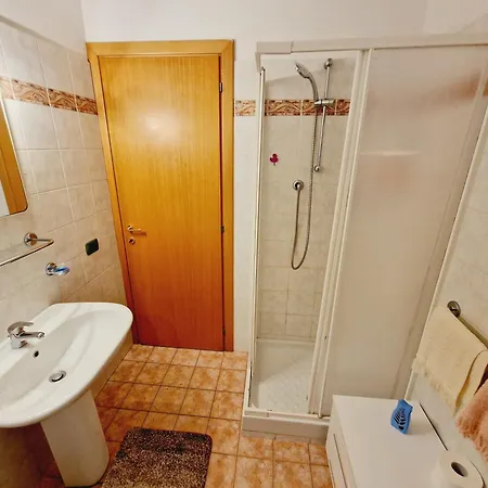 Lisbona Apartment, Seconda Fila Mare Rif A600